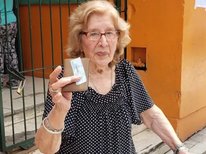 Un ejemplo: Con 104 años exigió su derecho a votar