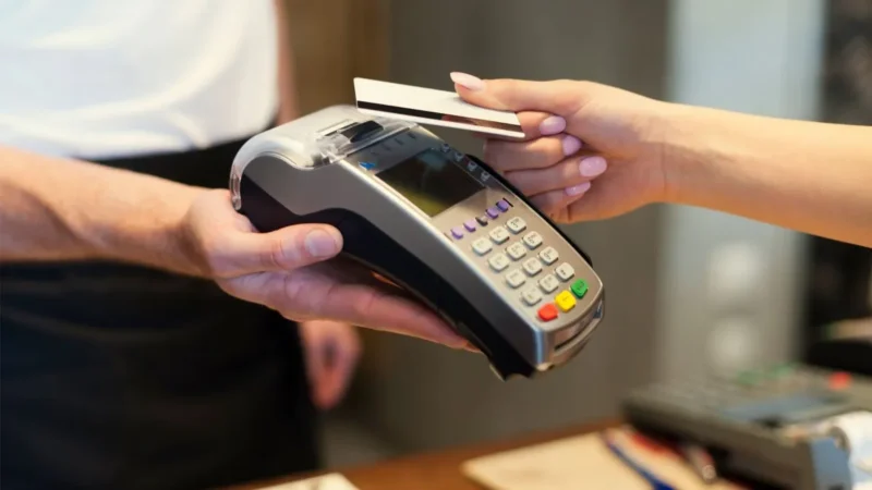 Nuevas medidas: Cambian las formas para pagos con tarjeta de crédito y débito