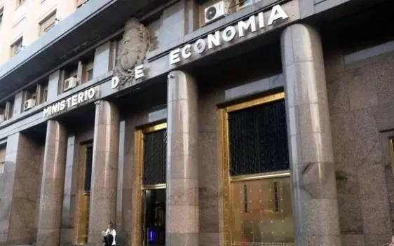 Desregulación en marcha: eliminan normas que permitían el control de precios