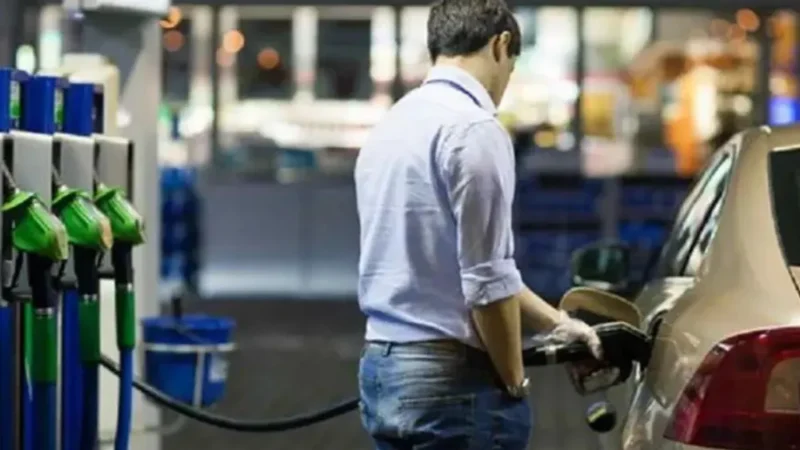 Cargar nafta solo: habilitan el autodespacho de combustible