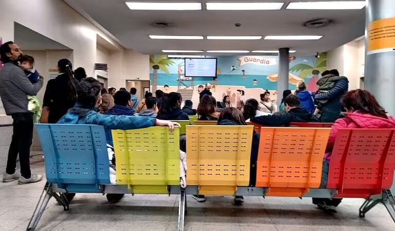 Crisis de la salud: Los propios médicos denuncian el deterioro de la atención a los pacientes