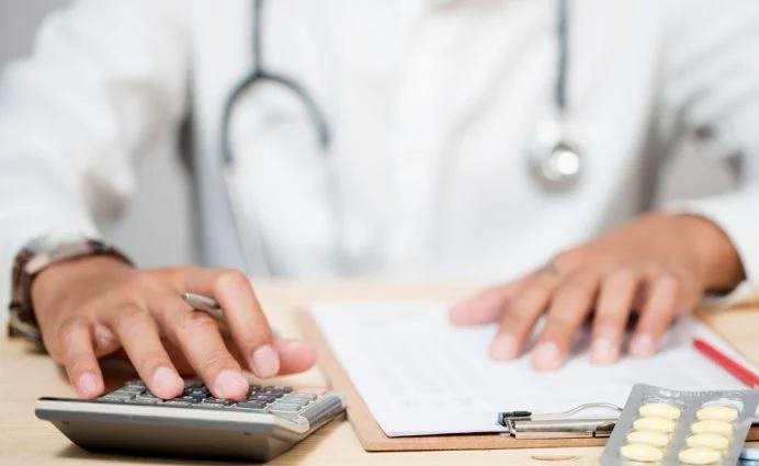 El Gobierno impulsa una polémica mediación prejudicial para conflictos de salud