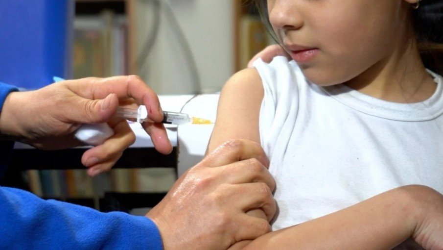 Multas y cárcel para quienes no vacunen a sus hijos en Mendoza