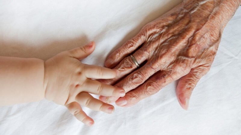 La desesperada lucha de una abuela por salvar a su nieto de su madre adicta