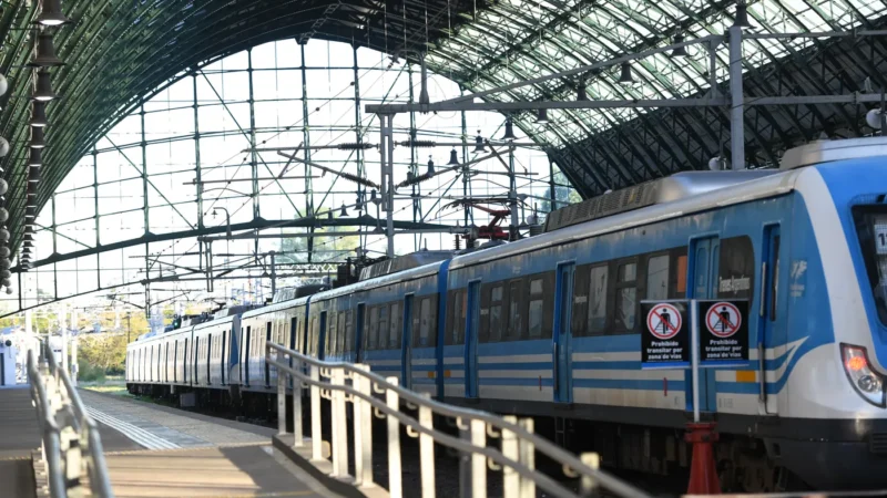 Le robaron en el tren, cayó a las vías y ahora el Estado debe indemnizarlo
