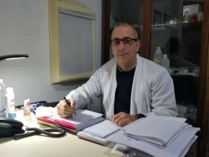 Un ginecólogo acusado de abuso que clama su inocencia y denuncia una operación en su contra