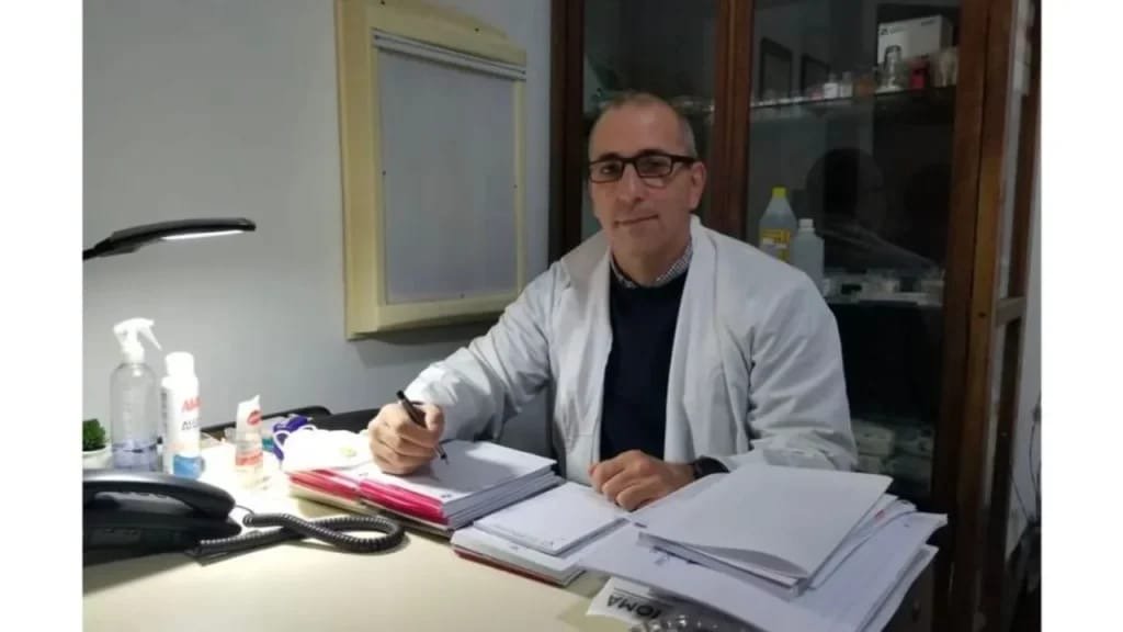 Un ginecólogo acusado de abuso que clama su inocencia y denuncia una operación en su contra