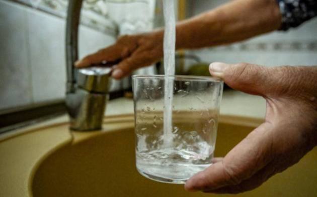 Preocupación: el agua de 10 municipios bonaerenses presenta niveles tóxicos de ársenico