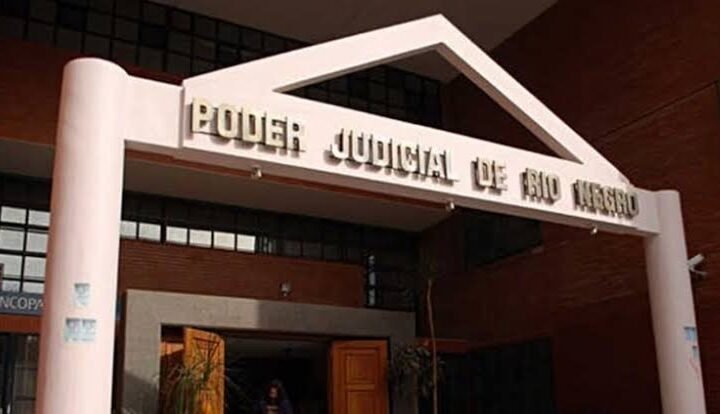 Padre ausente, paga el abuelo