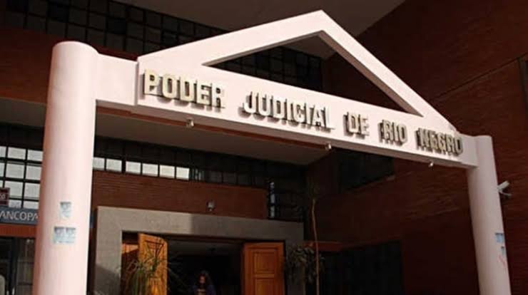 Padre ausente, paga el abuelo