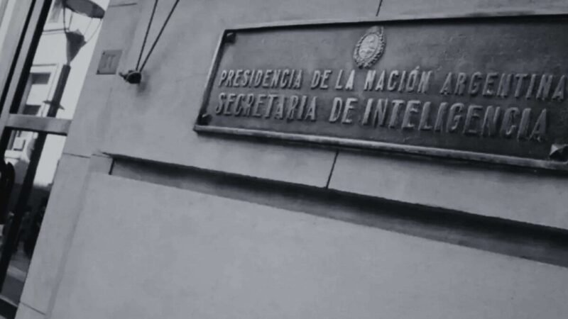 Más poder a la SIDE por decreto