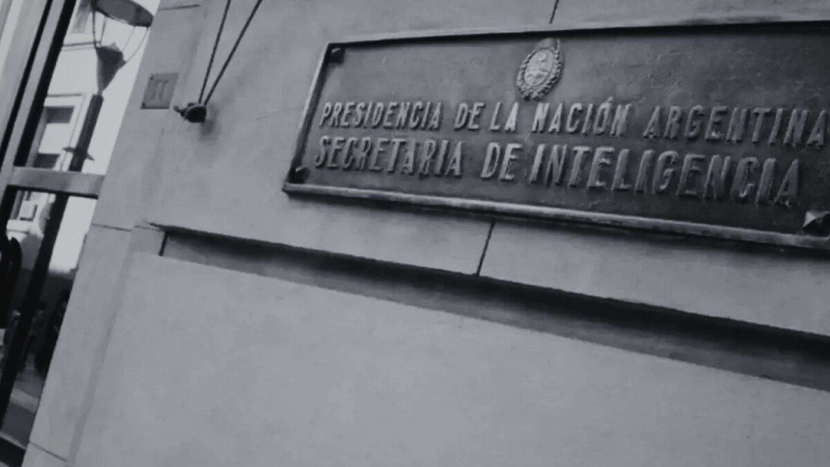 Más poder a la SIDE por decreto