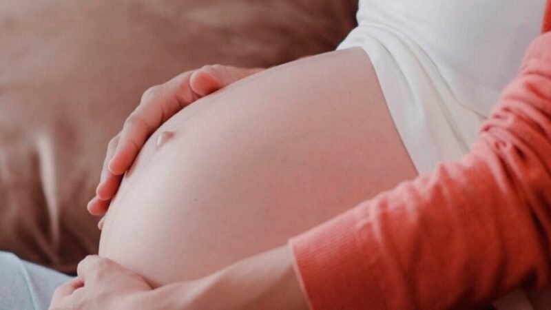 La justicia de San Isidro autorizó una gestación por sustitución intrafamiliar y ordenó que el bebé sea inscripto como hijo de los padres comitentes