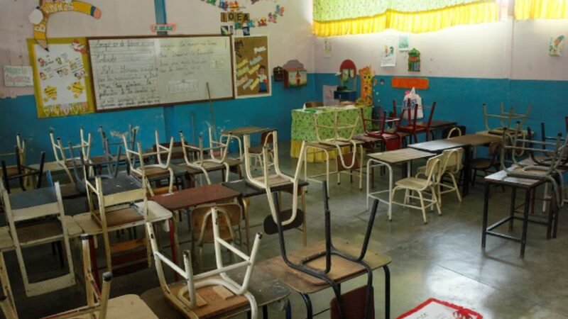 La Ciudad regula el cierre de colegios privados para evitar alumnos a la deriva