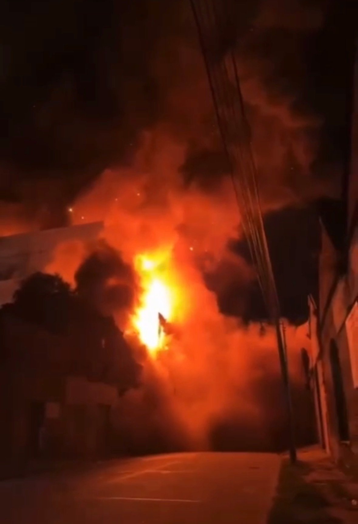 Valentín Alsina: El fuego los dejó sin nada y reclaman justicia