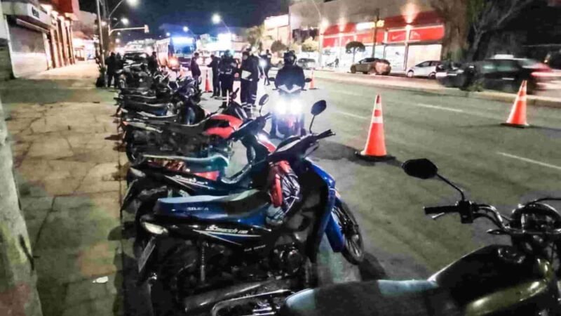 Le secuestraron la moto, pagó la multa, la fue a buscar y ya no estaba