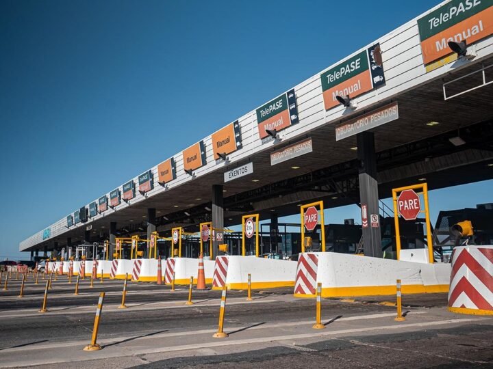 Ir a La Plata, sale más plata