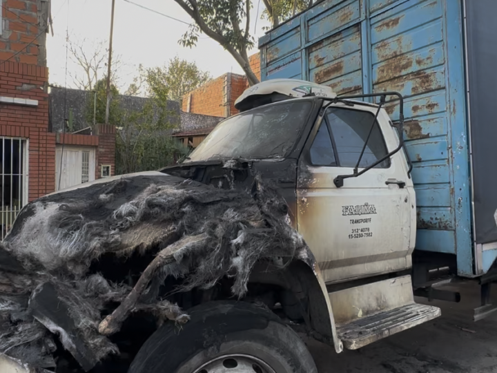 Quemacoches en Gerli: los identificaron en cámara pero siguen sueltos y los vecinos tienen miedo