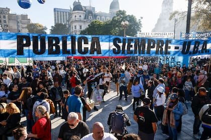 La Universidad volvió a salir a calle para exigirle al Gobierno que cumpla la ley