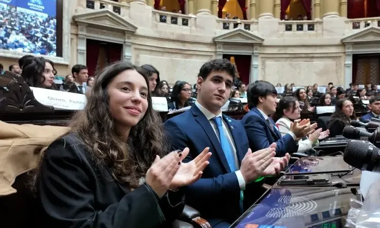 Ningún juego: estudiantes simularon un debate contra la ludopatía en Diputados