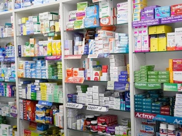 Diez drogas se podrán vender de forma libre en farmacias y pierden los descuentos de las obras sociales