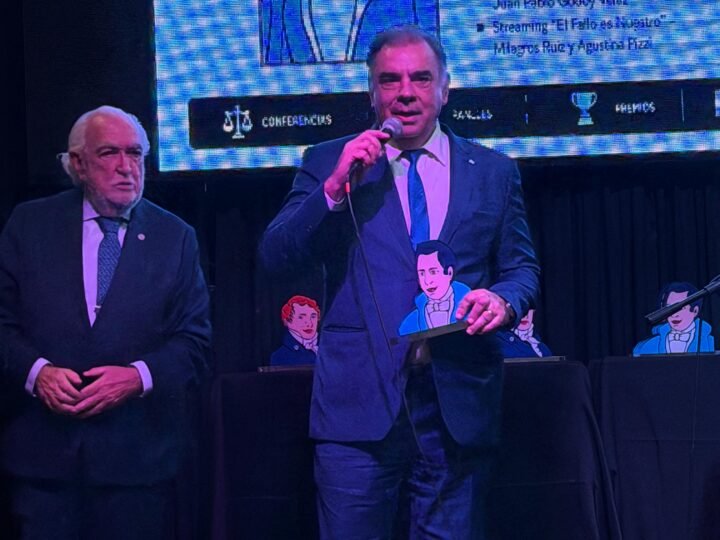 Premio Mariano Moreno a Luis Otero