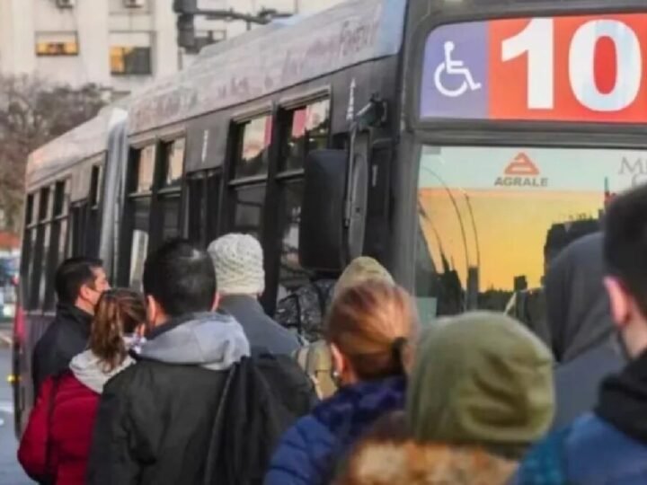 Otro golpe al bolsillo: el transporte vuelve a aumentar y viajar será más caro desde octubre