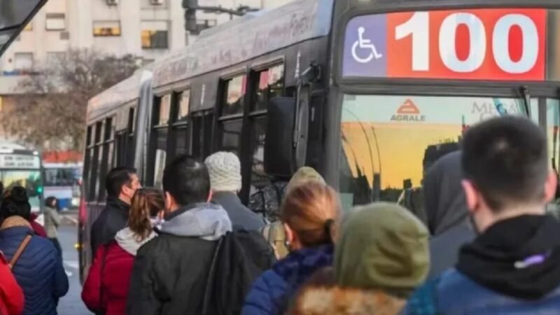 Otro golpe al bolsillo: el transporte vuelve a aumentar y viajar será más caro desde octubre