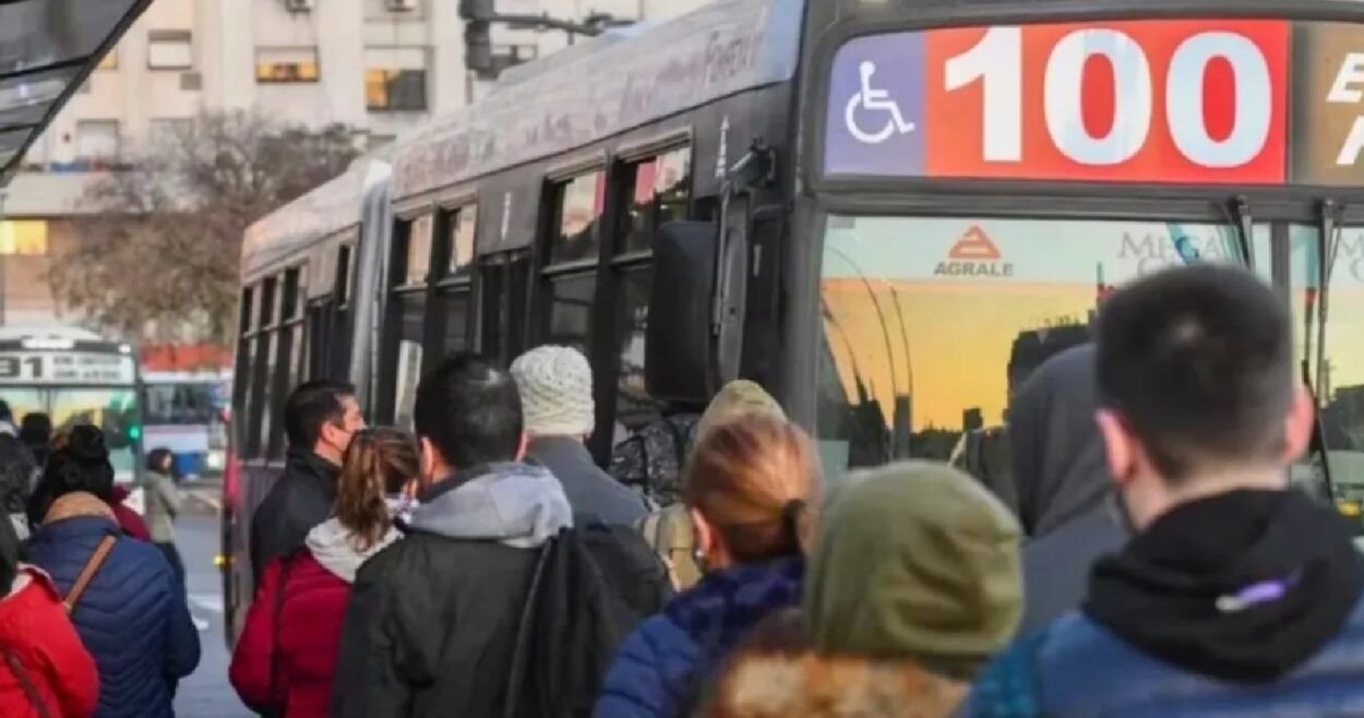 Otro golpe al bolsillo: el transporte vuelve a aumentar y viajar será más caro desde octubre