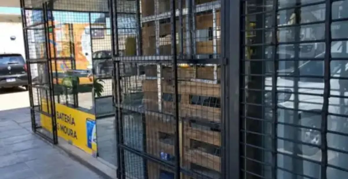 Rejas electrificadas: ¿Defensa contra los robos o justicia por mano propia?
